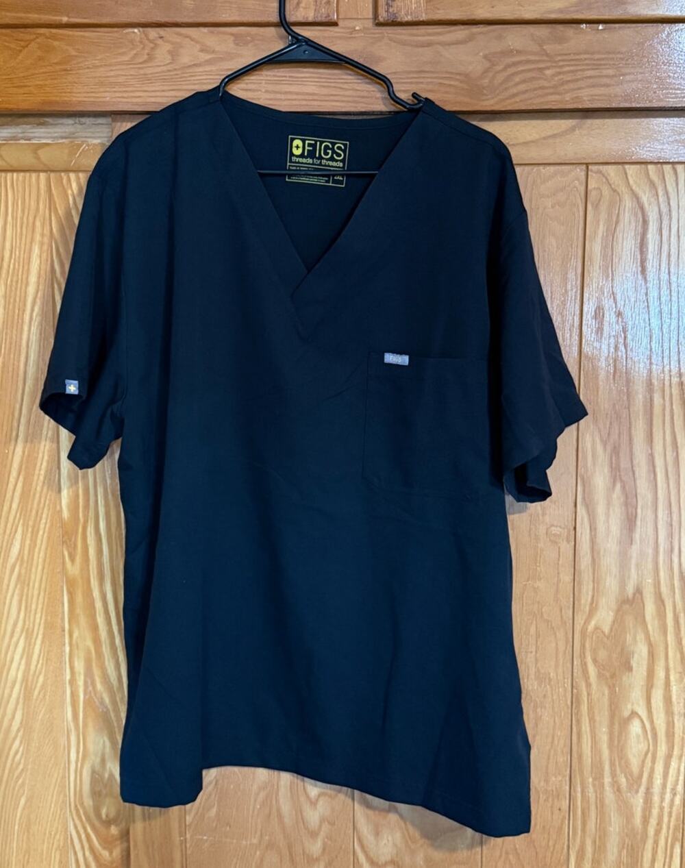 FIGS Men’s Chisec 3-Pocket Scrub Top - Black 2XL